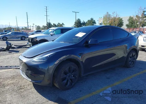 2024 Tesla Model Y Rwd z USA, uszkodzony, nr VIN 7SAYGDED2RF116545